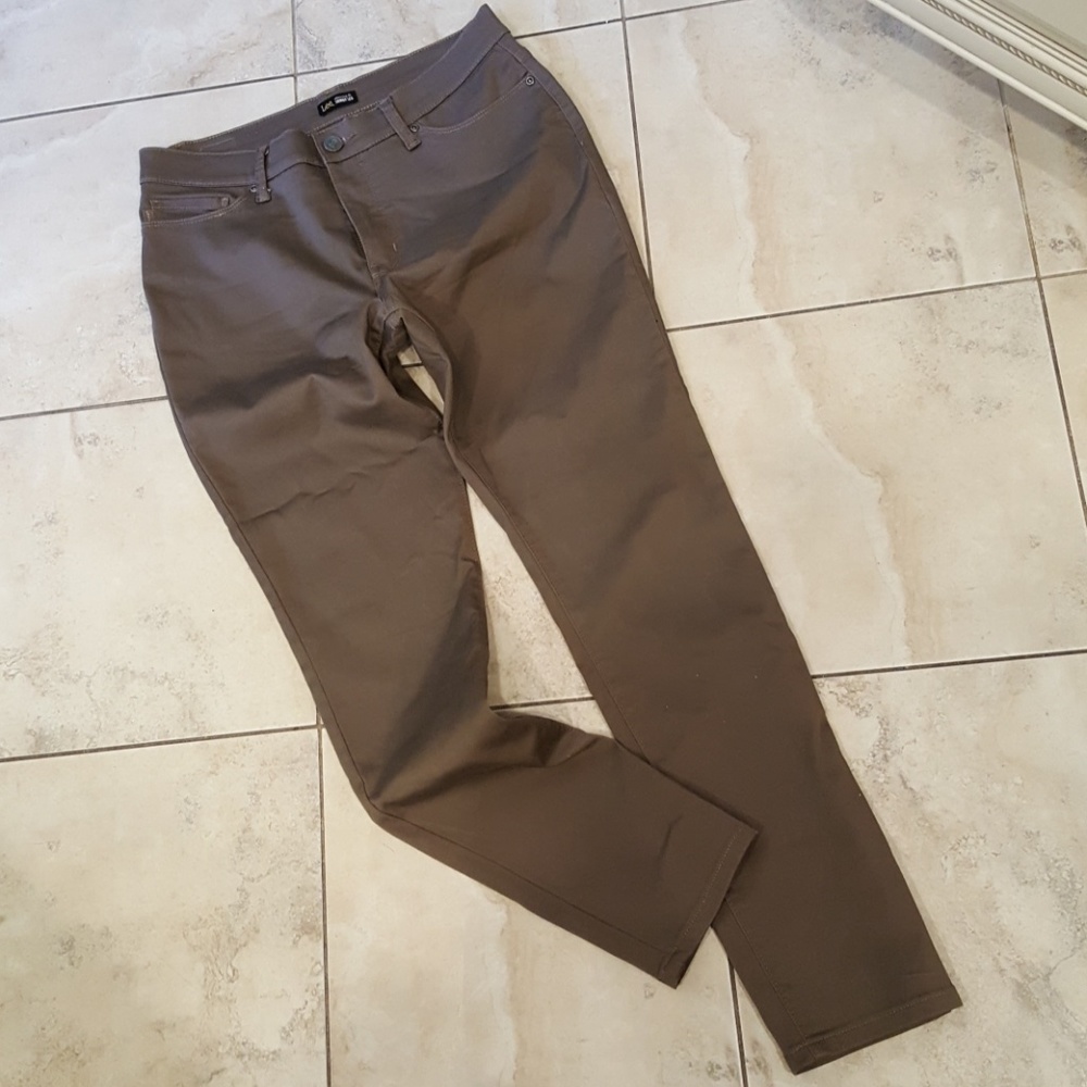 Brand new Lee jeans size junior 11/12